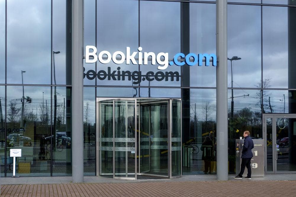 Booking Gains 3% After Strong Q4 Earnings and Dividend Hike